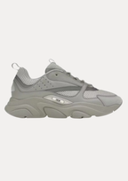 B22" Sneaker